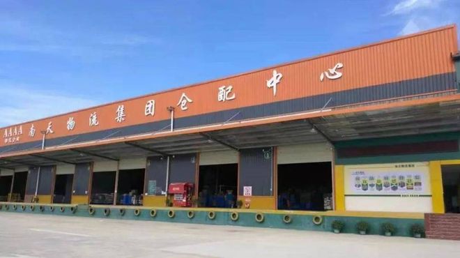 地游客爆满终于知道为啥走不出河南了麻将胡了越黑越红！端午节胖东来外(图5)